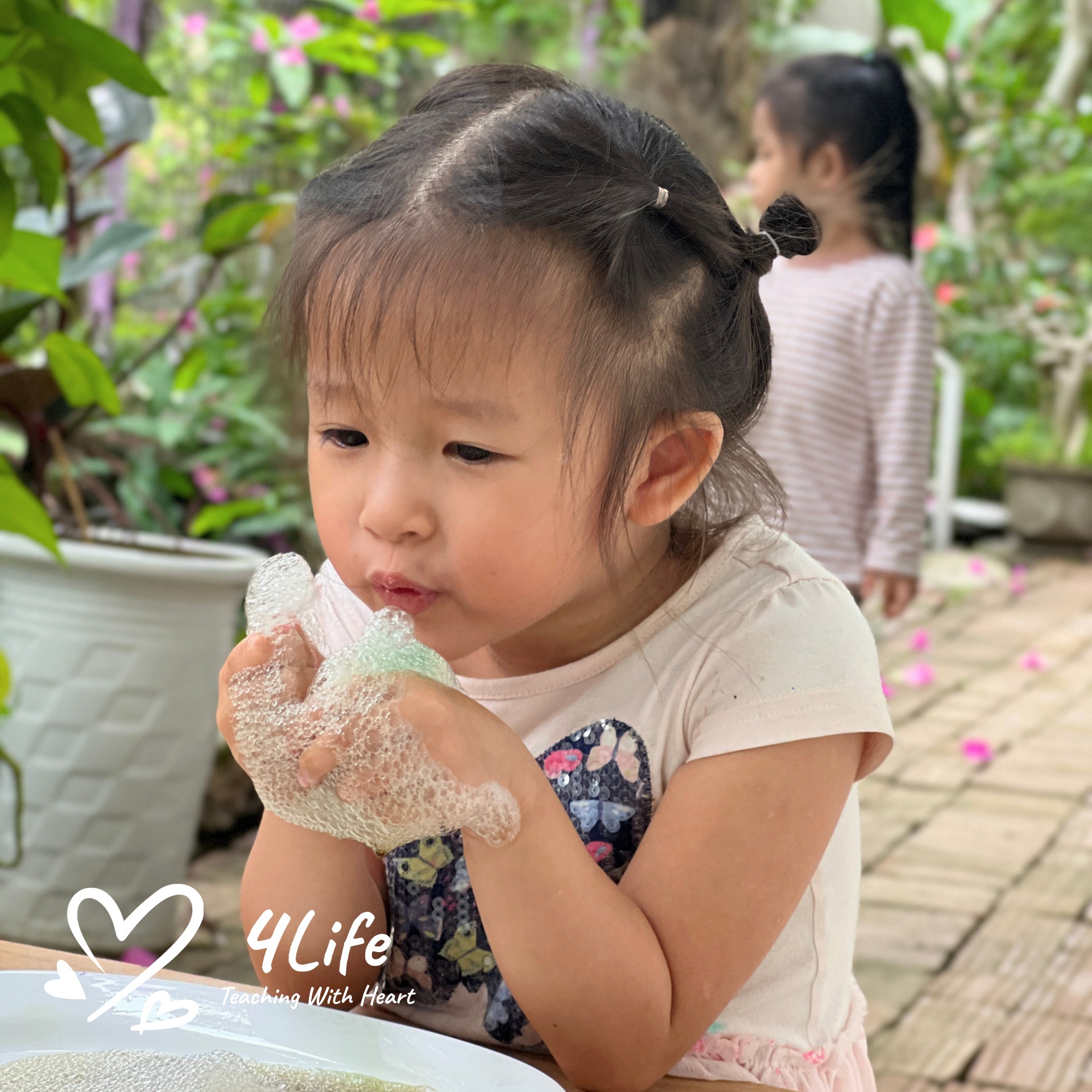 Vì sao trẻ cần tự do để hình thành nhân cách?